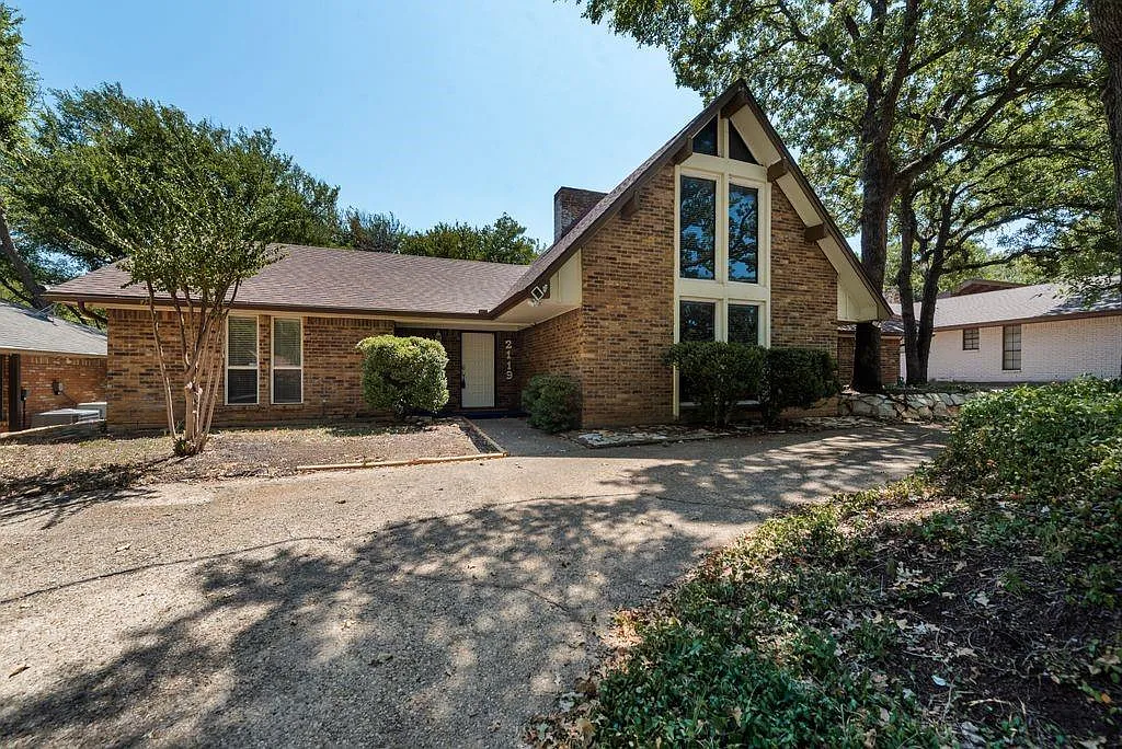 3 bed, 2.0 bath, 2517 sqft, $2,580 — Photo 3