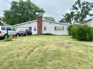 2415 E Sand Lake Rd, Lindenhurst, IL 60046