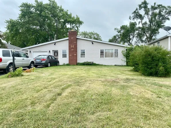2415 E Sand Lake Rd, Lindenhurst, IL 60046