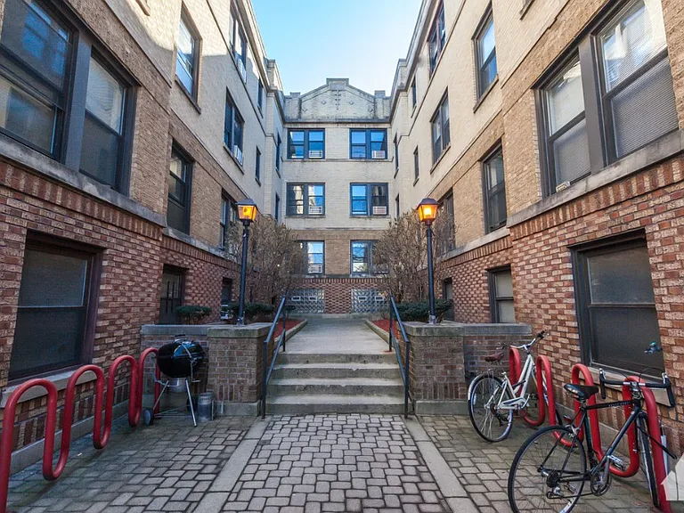 715 W Brompton Ave #2 — Photo 4