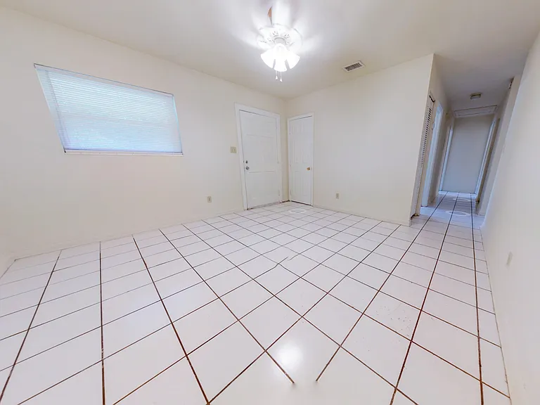 1613 Airport Dr — Photo 5