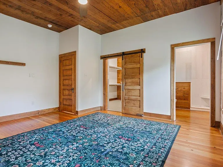 1608 S Church St — Photo 15