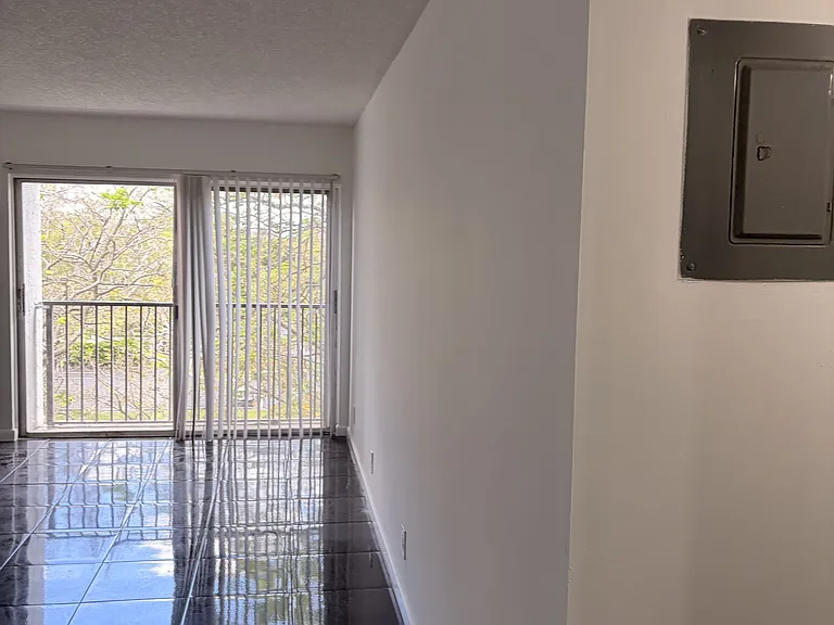 8540 N Sherman Cir #504-1 — Photo 8