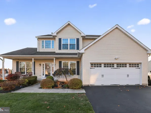 81 Pebble Beach Ln, Pottstown, PA 19464