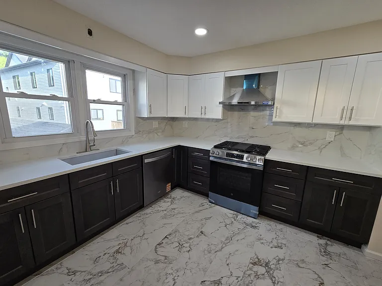 74 Caswell Ave #2 — Photo 4
