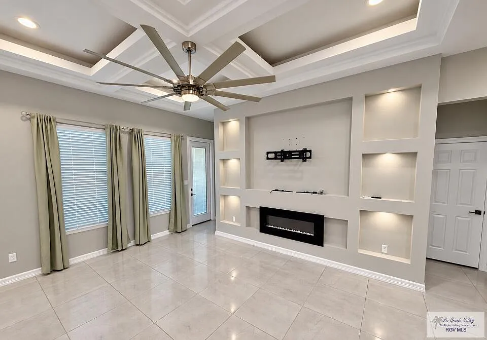 3 bed, 2.5 bath, 1844 sqft, $2,200 — Photo 2