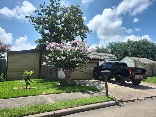 4406 Willow Beach Dr, Houston, TX 77072