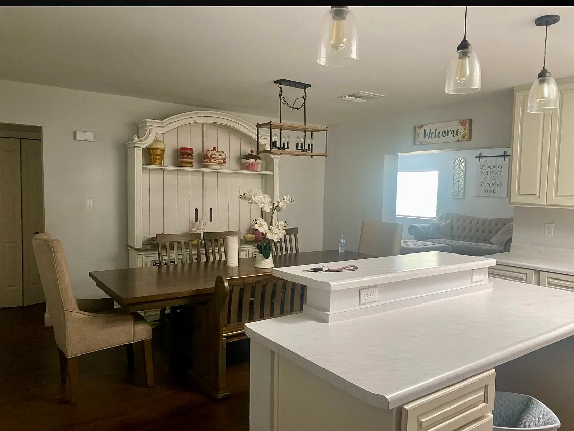 4 bed, 2400 sqft, $2,450 — Photo 2