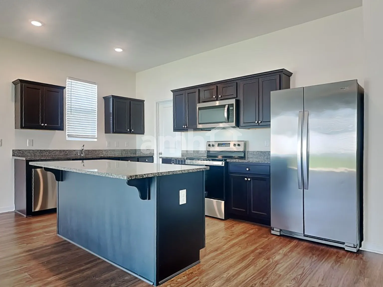 3 bed, 2.0 bath, 1641 sqft, $2,140 — Photo 3