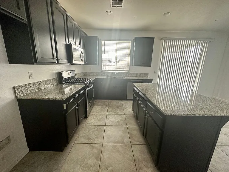3233 N Kent St — Photo 9