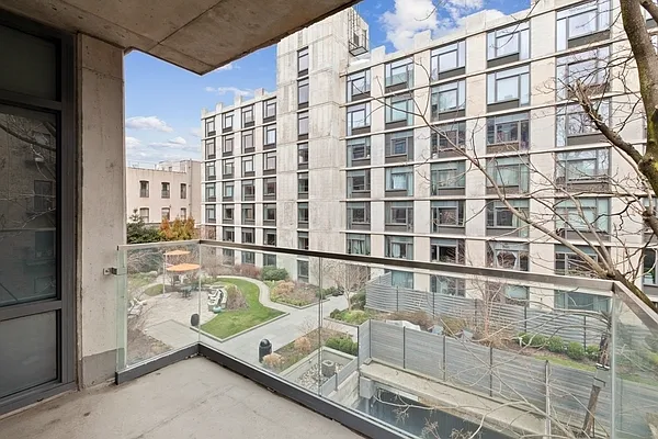 Rented by Greystar | media 14