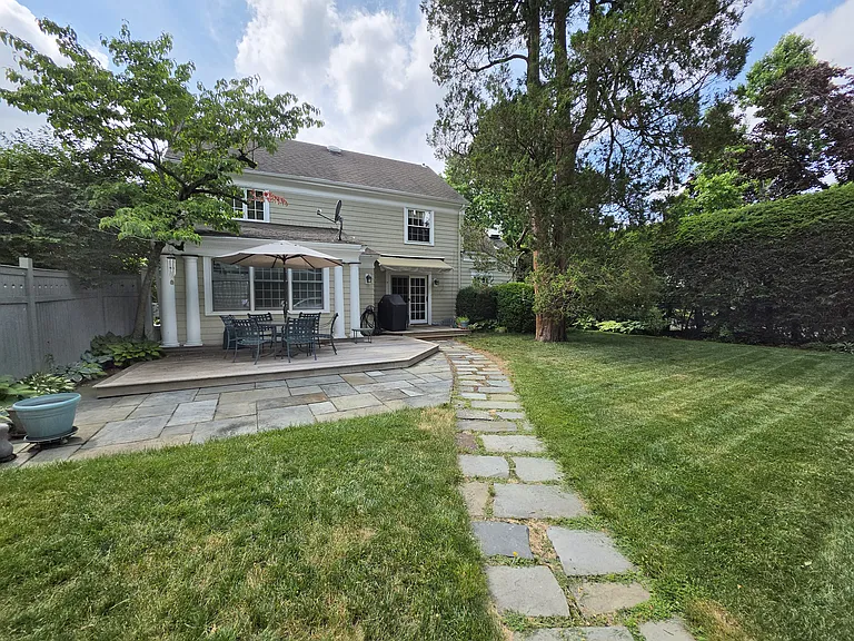 11 Alden Ave — Photo 5