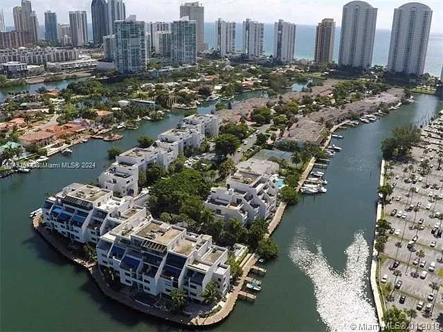412 Poinciana Dr