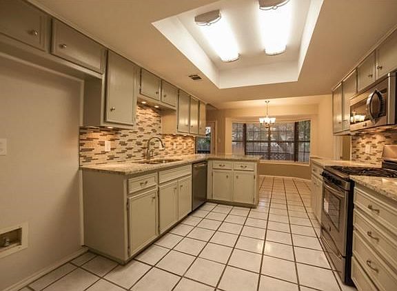 Another view of this amazing kitchen