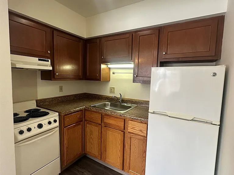 Apex Apartments — Photo 18