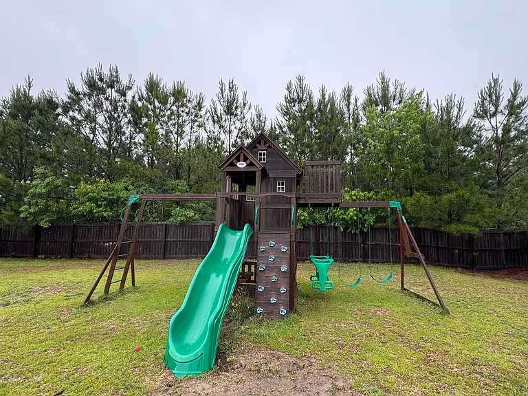 257 Rowland Dr — Photo 3