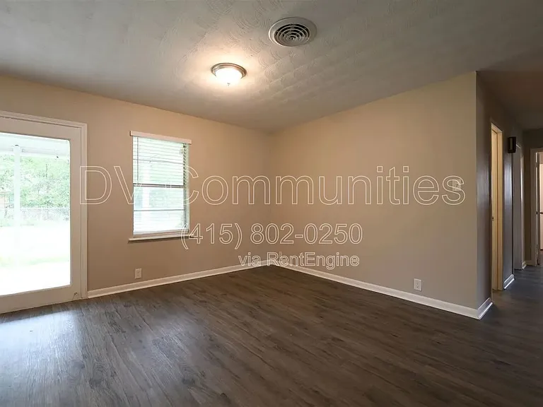 1607 Anthony St — Photo 6