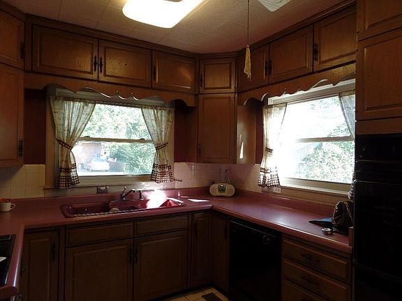 4th image of 302 W Cornell St