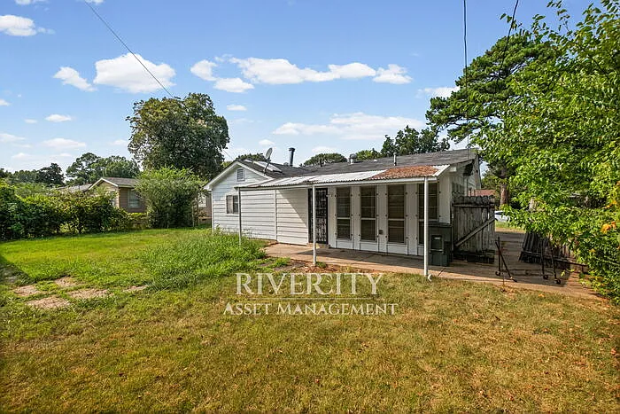 3 bed, 2.0 bath, 1438 sqft, $1,795 — Photo 3