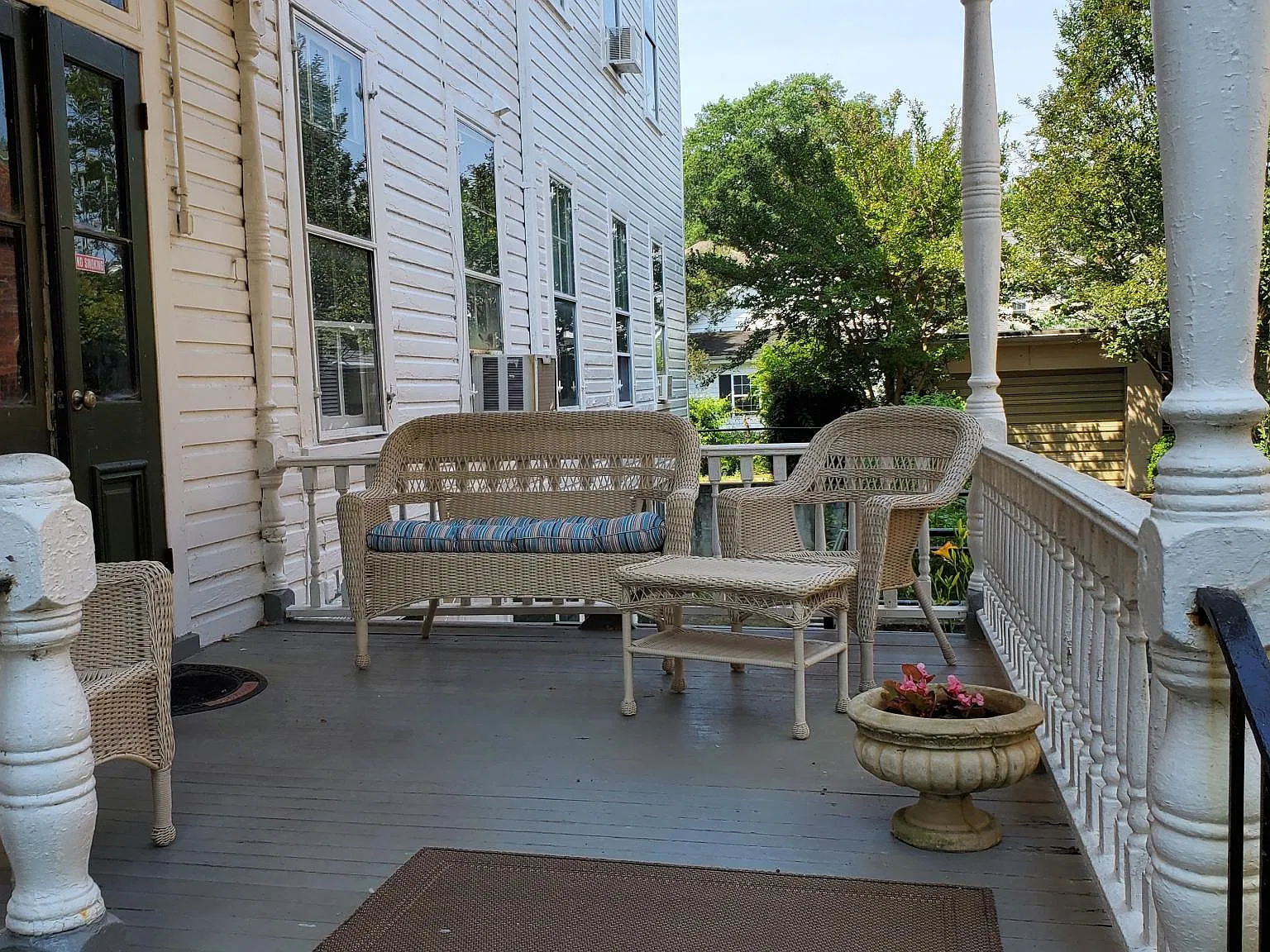 1202 Prince Edward St — Photo 2