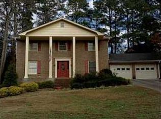 492 Emily Dr, Lilburn, GA 30047