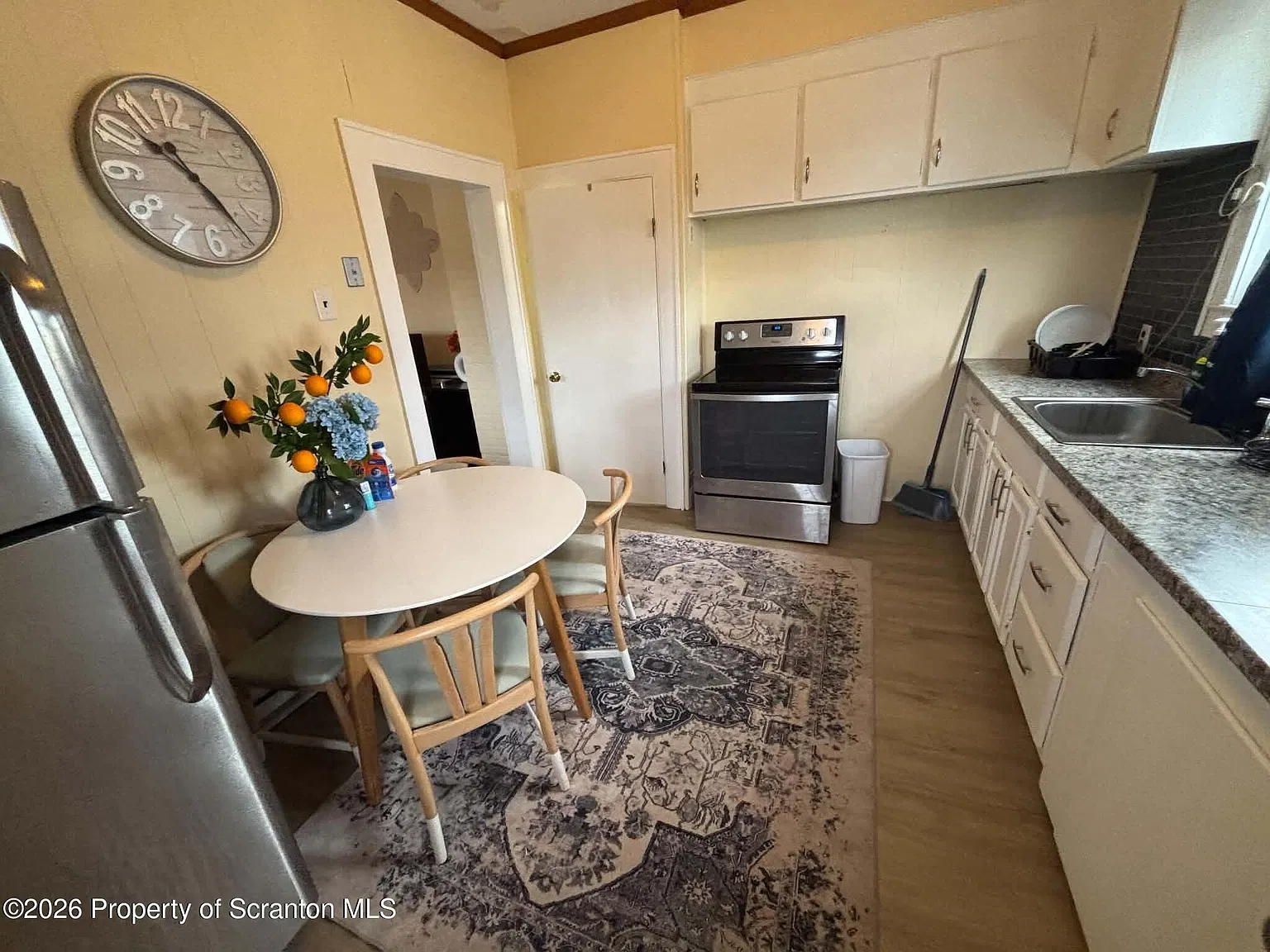 1 bed, 1.0 bath, 1869 sqft, $1,100 — Photo 3