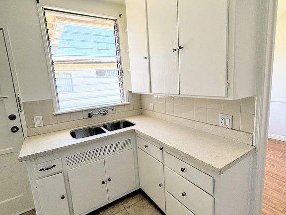 quartz kitchen counter