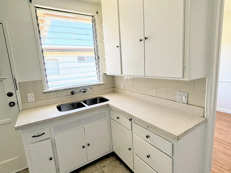 quartz kitchen counter