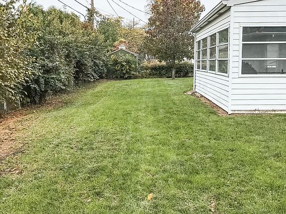3rd image of 1427-1429 Bradshire Dr