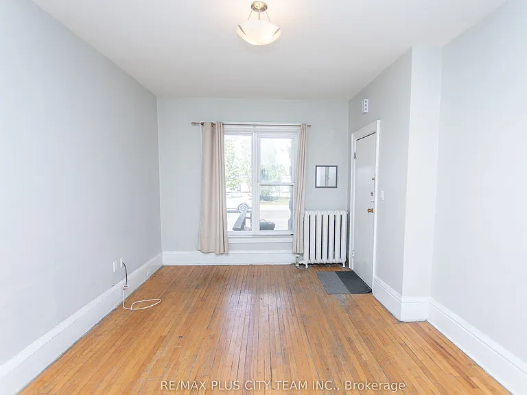 682 Bathurst St #2 — Photo 1
