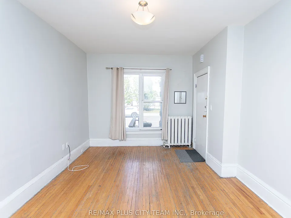 682 Bathurst St #2