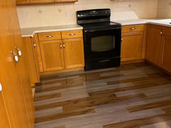38 Cambridge Cres, Saskatoon, SK S7H 3P8