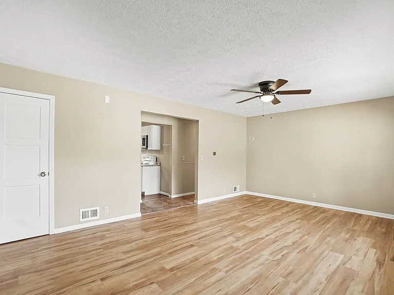 6767 Military Ave — Photo 4