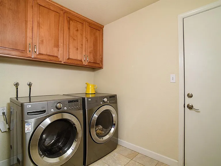 1228 Lantern Ct — Photo 19