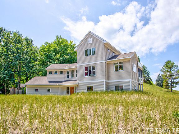 2nd image of 9435 Lakeview Ct