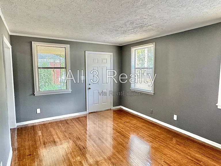 208 Bradley Dr — Photo 7