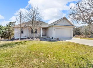 103 Cannes Dr, Brooklyn, MI 49230