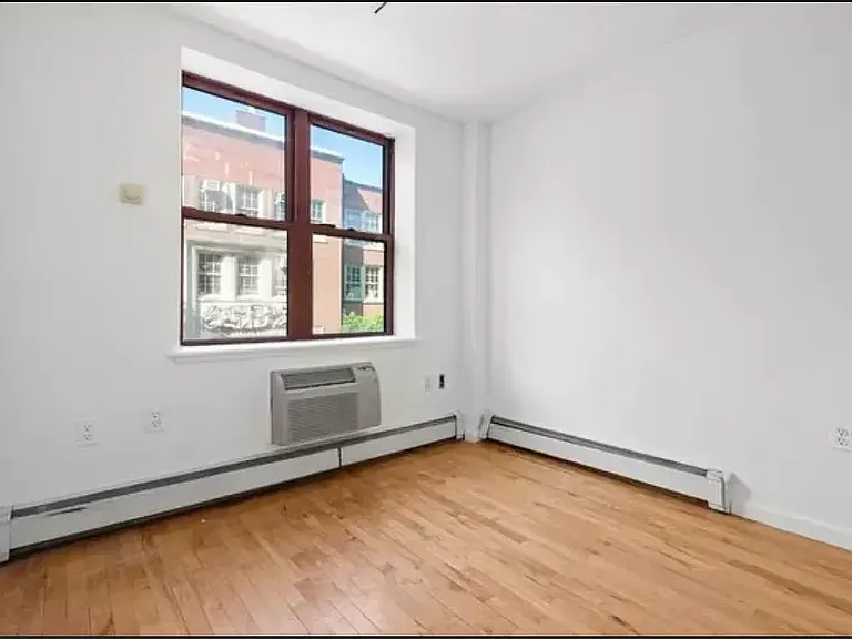 190 E 7th St #516 — Photo 3