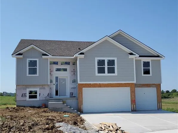 1209 NW 3rd St, Oak Grove, MO 64075