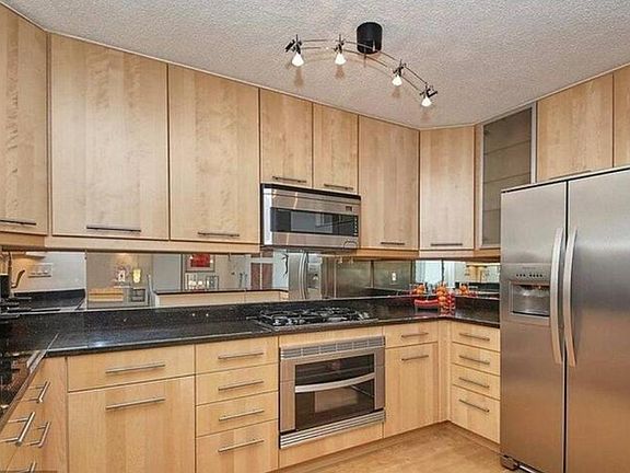 3rd image of 1300 Army Navy Dr APT 906