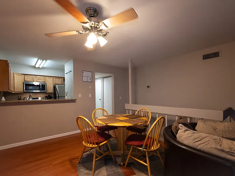 941 N Euclid Ave #121 — Photo 2