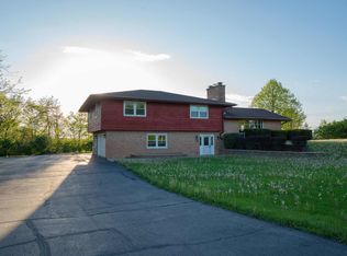 10 Tomahawk Trl, Oswego, IL 60543