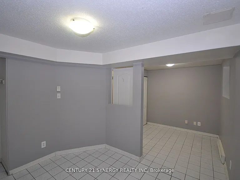 450 Maclaren St #2 — Photo 15