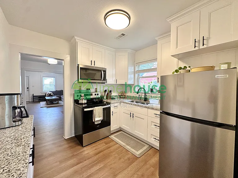 2835 Somme Ave — Photo 4