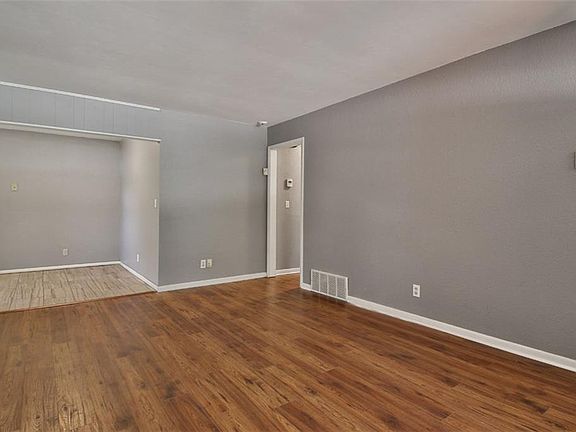 4th image of 323 W Beech Ave