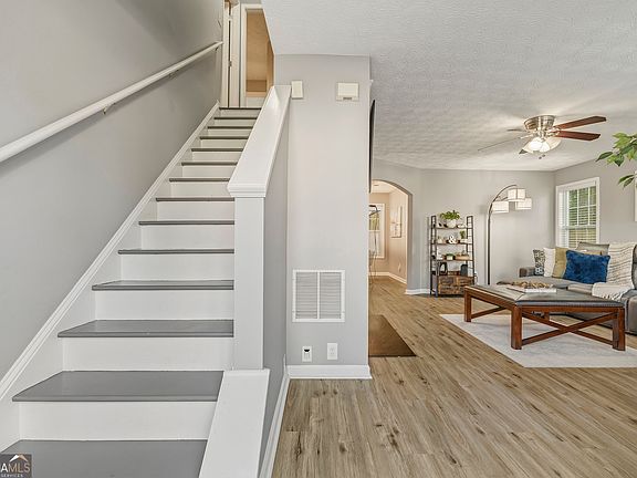 5th image of 2727 Northgate Way NW