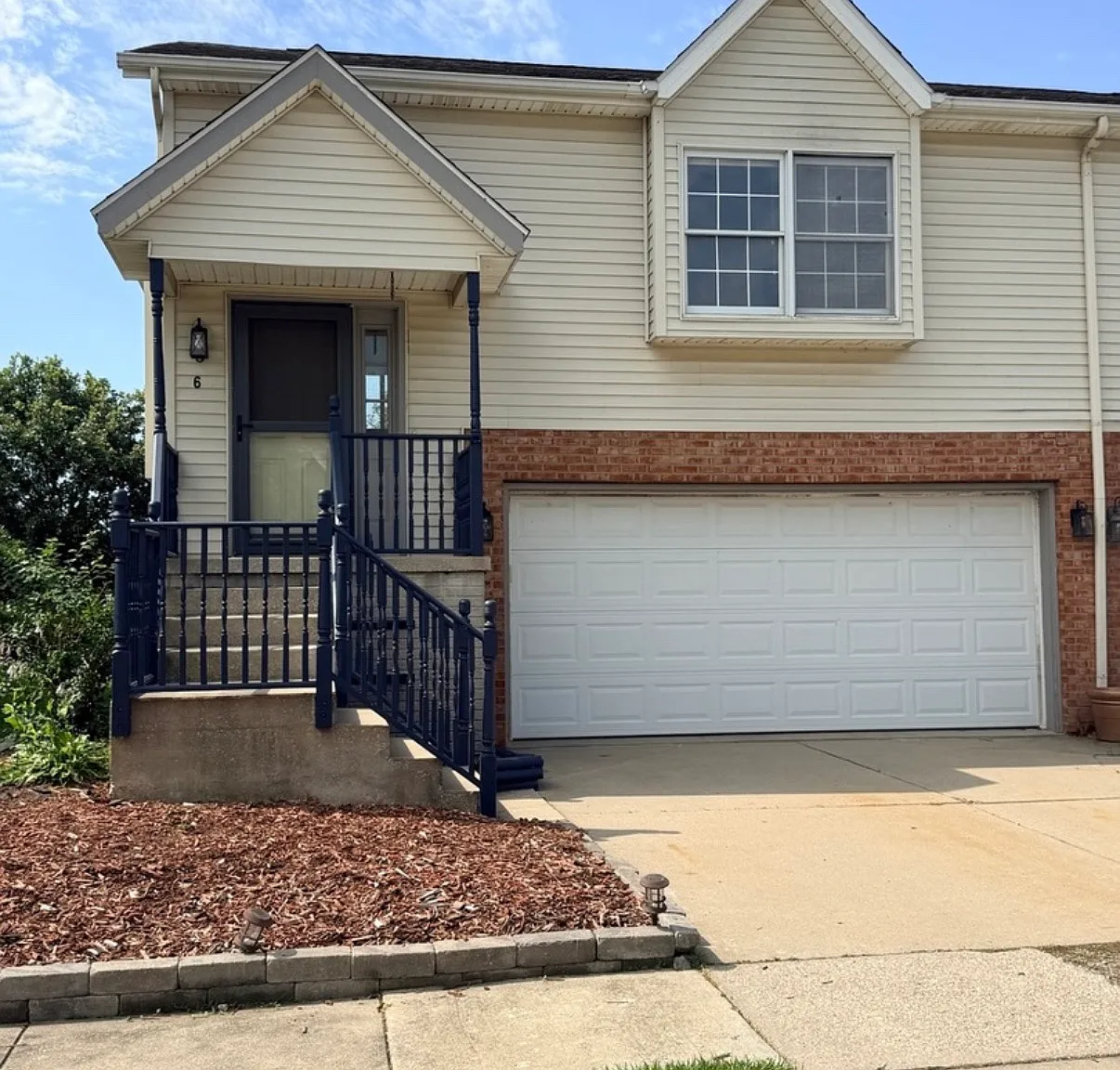 3 bed, 1462 sqft, $2,100 — Photo 1