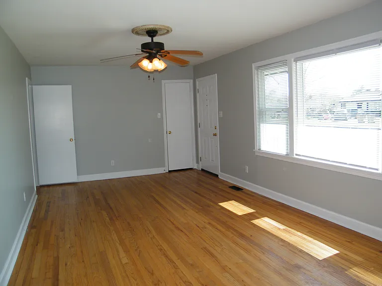 108 Coleraine Dr — Photo 5