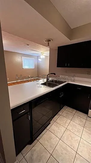 Studio, 1.0 bath, 432 sqft, $950 — Photo 3
