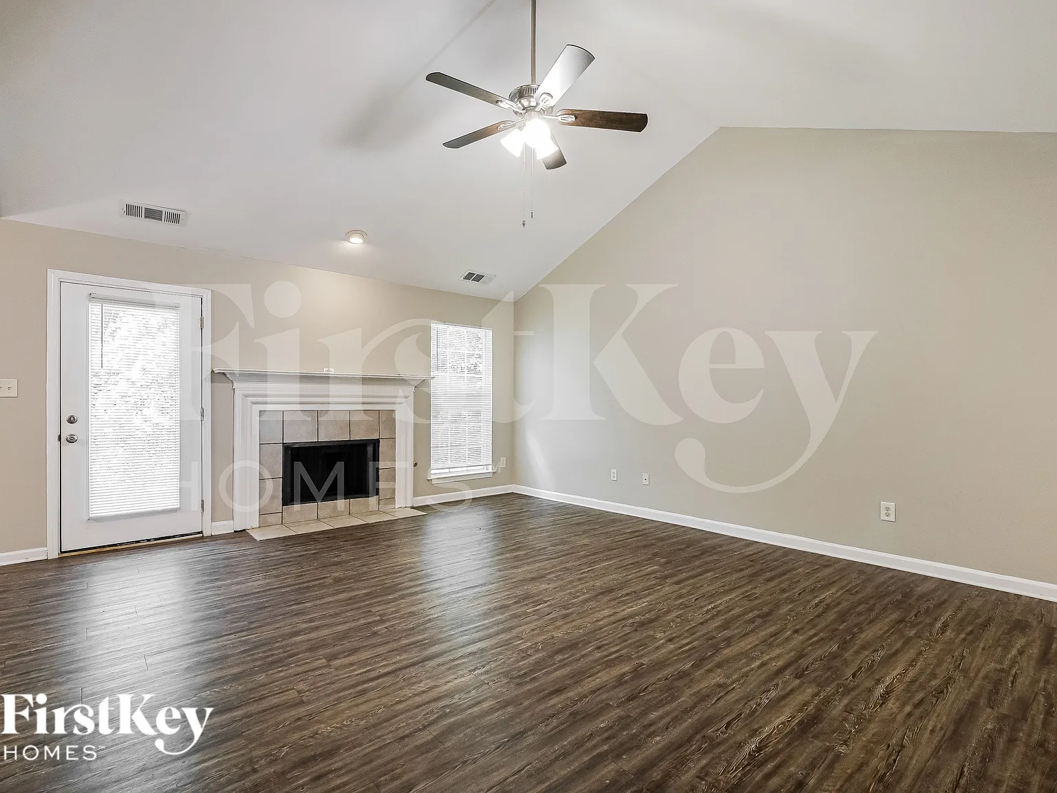 3 bed, 2.0 bath, 1647 sqft, $1,900 — Photo 3